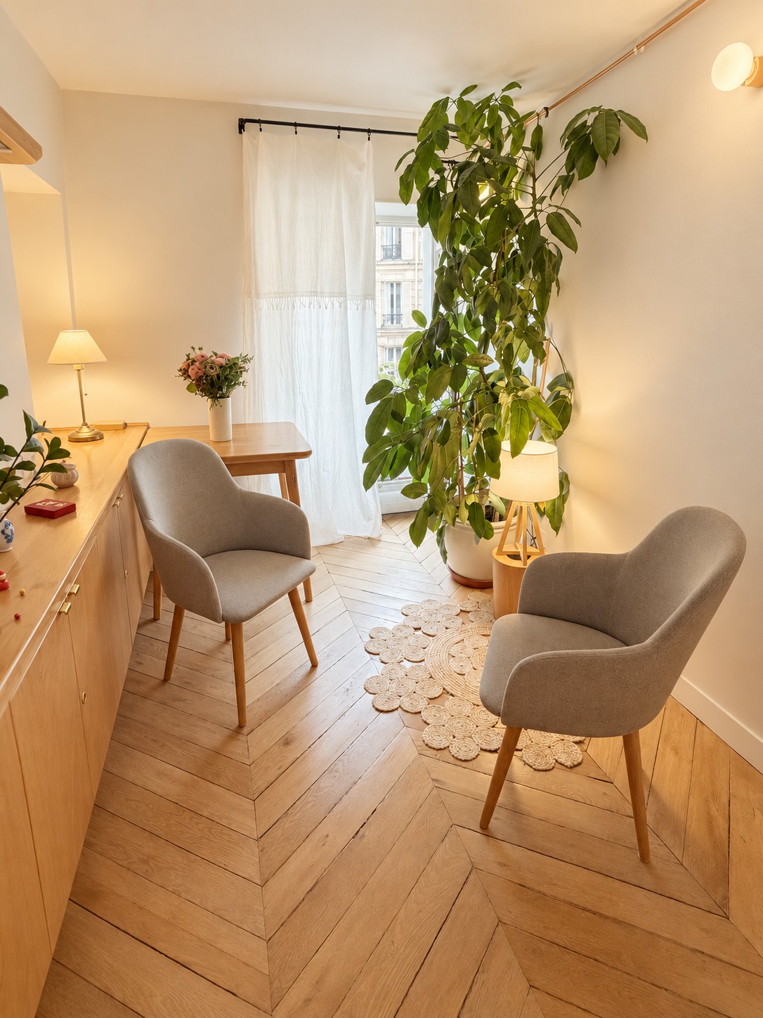 Two welcoming chairs, warm wooden floors and plants in the Paris practice